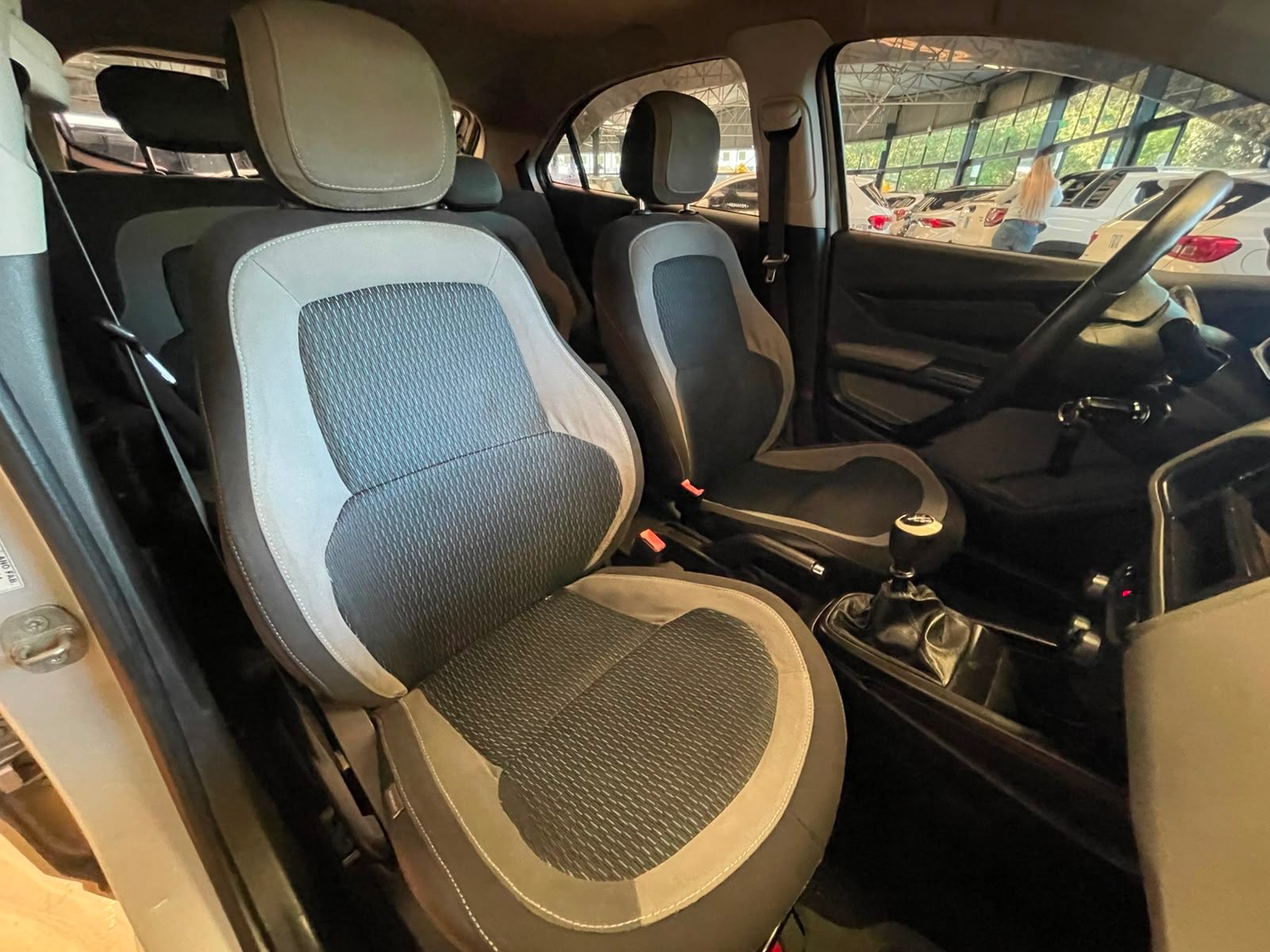 Foto 9 de Chevrolet Onix 1.0MT LS 2015