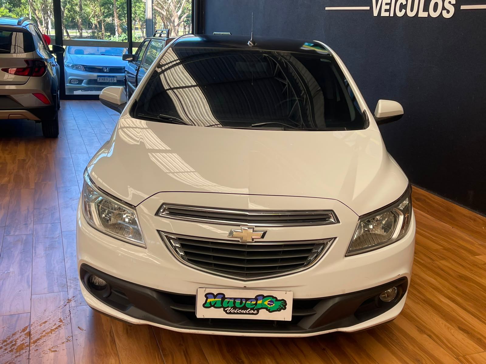 Foto 2 de Chevrolet Onix 1.0MT LT 2014