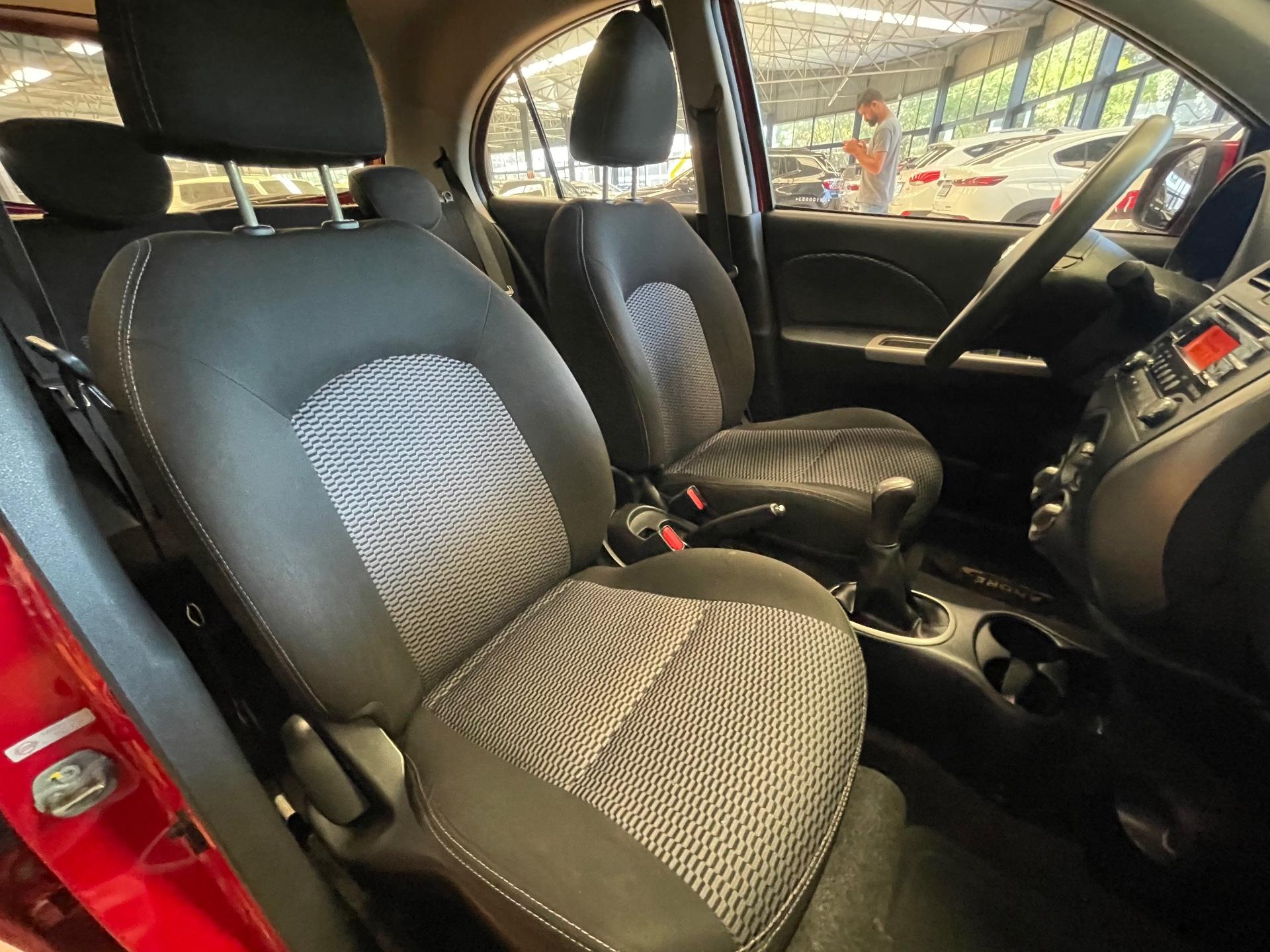 Foto 9 de Nissan March 10SV 2015