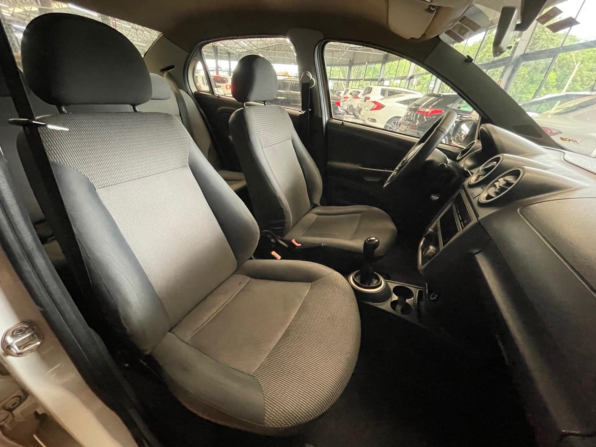 Foto 9 de Volkswagen Voyage W/ 1.6 2012