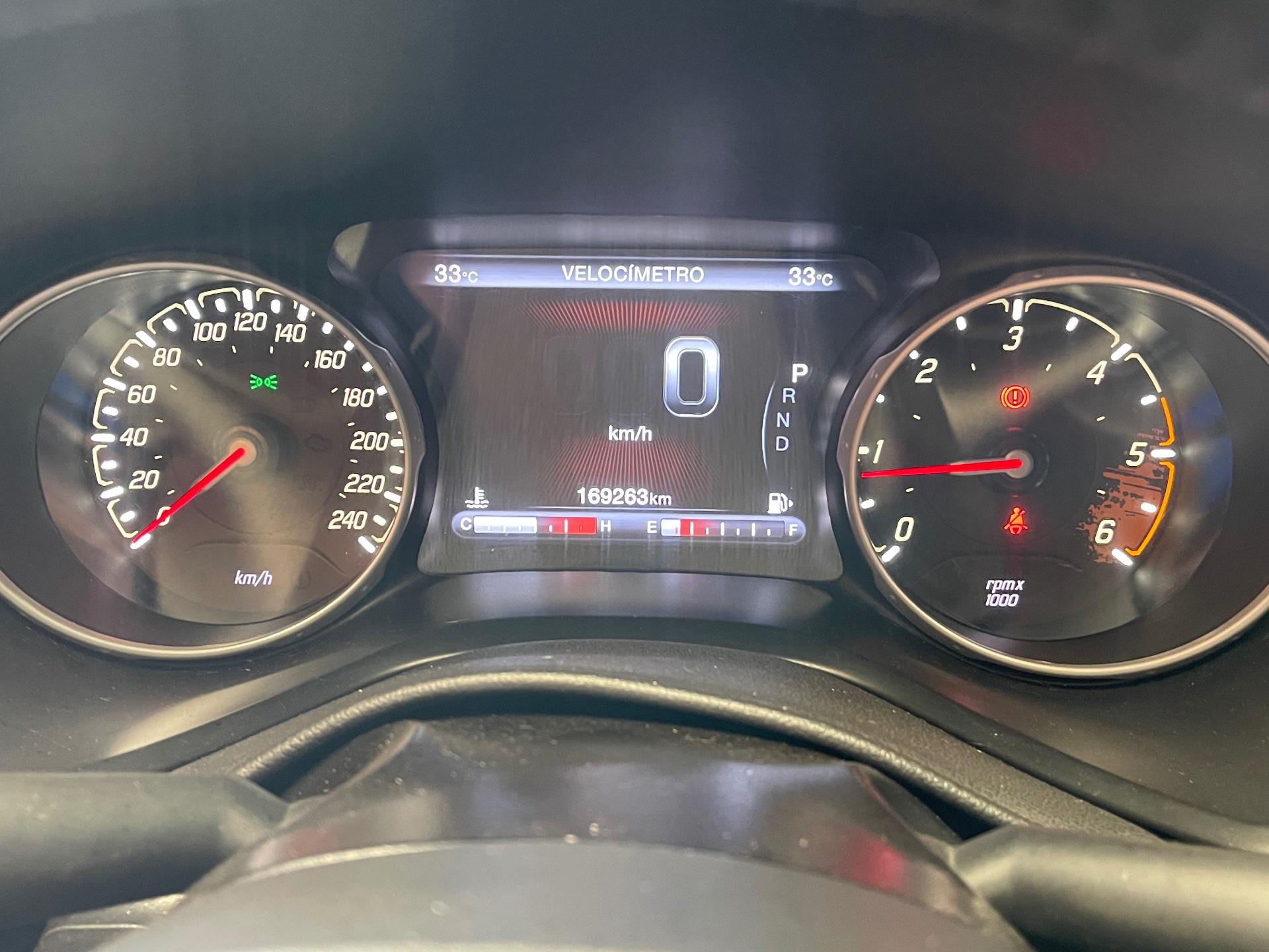 Foto 15 de Fiat Toro VOLCANO AT D4 2018