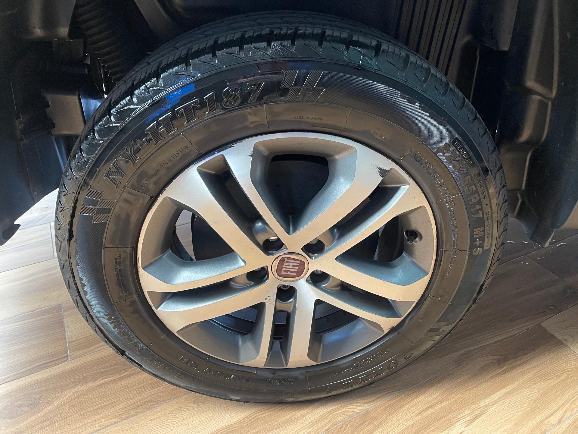 Foto 14 de Fiat Toro VOLCANO AT D4 2018