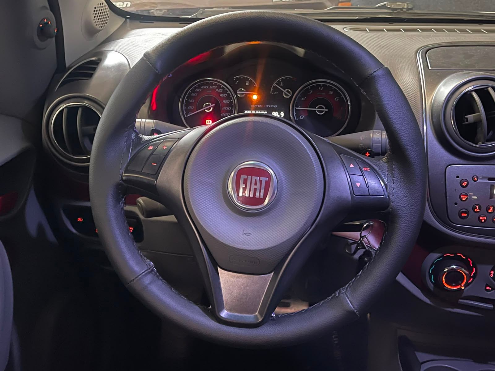 Foto 5 de Fiat Palio SPORTING 1.6 2015