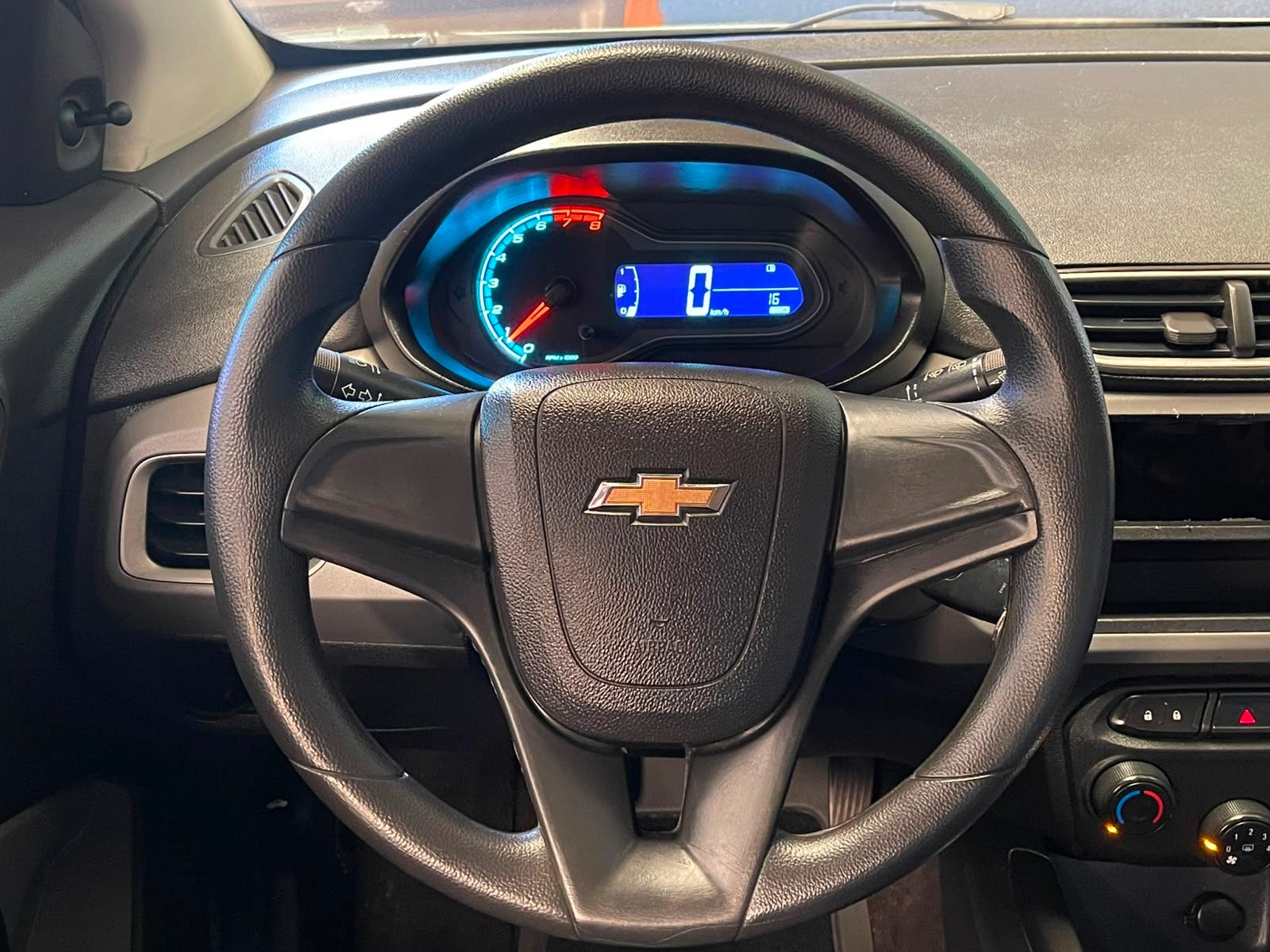 Foto 5 de Chevrolet Onix 1.0MT LS 2015