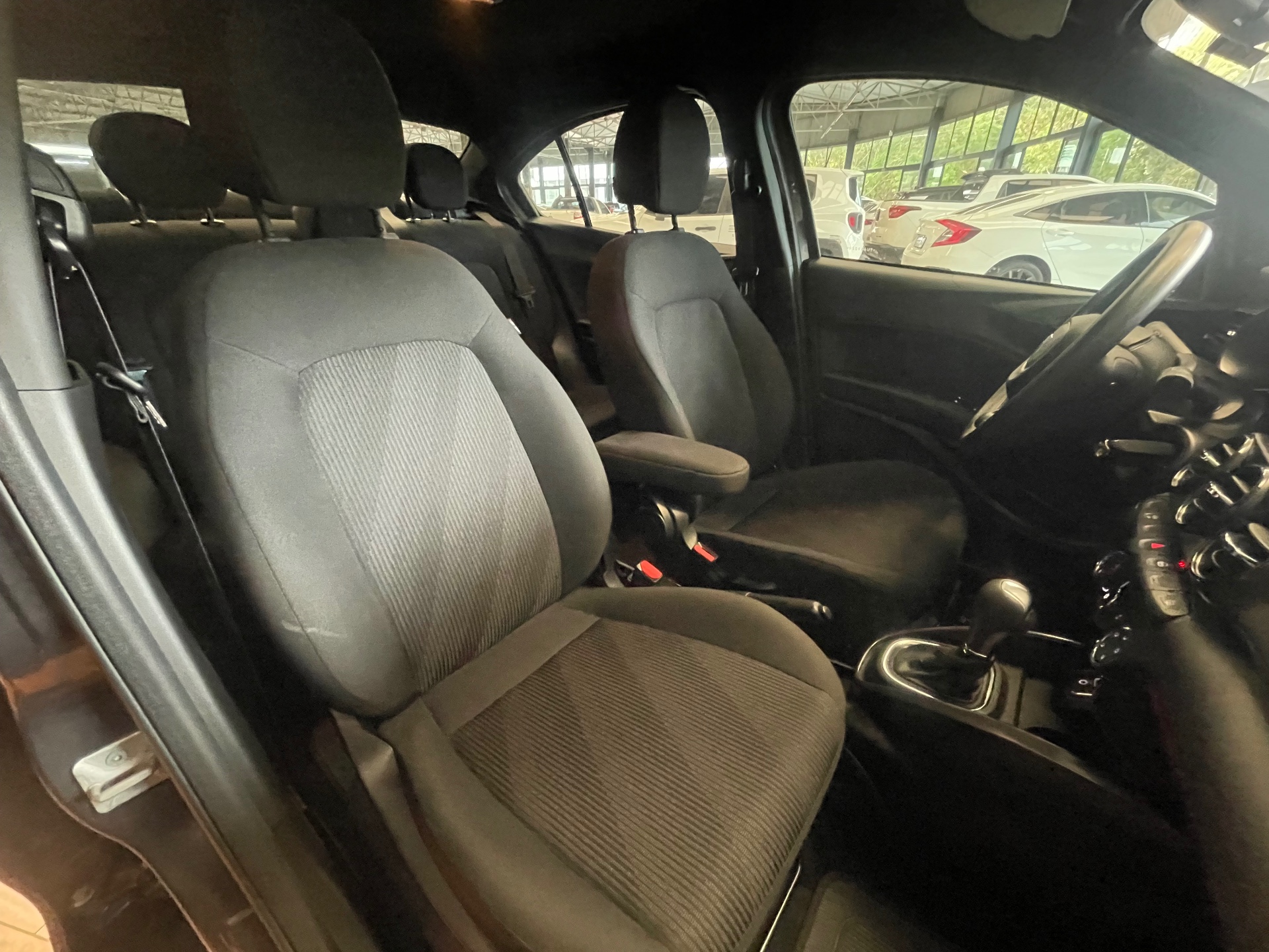 Foto 9 de Fiat Cronos / DRIVE1.3AT 2026