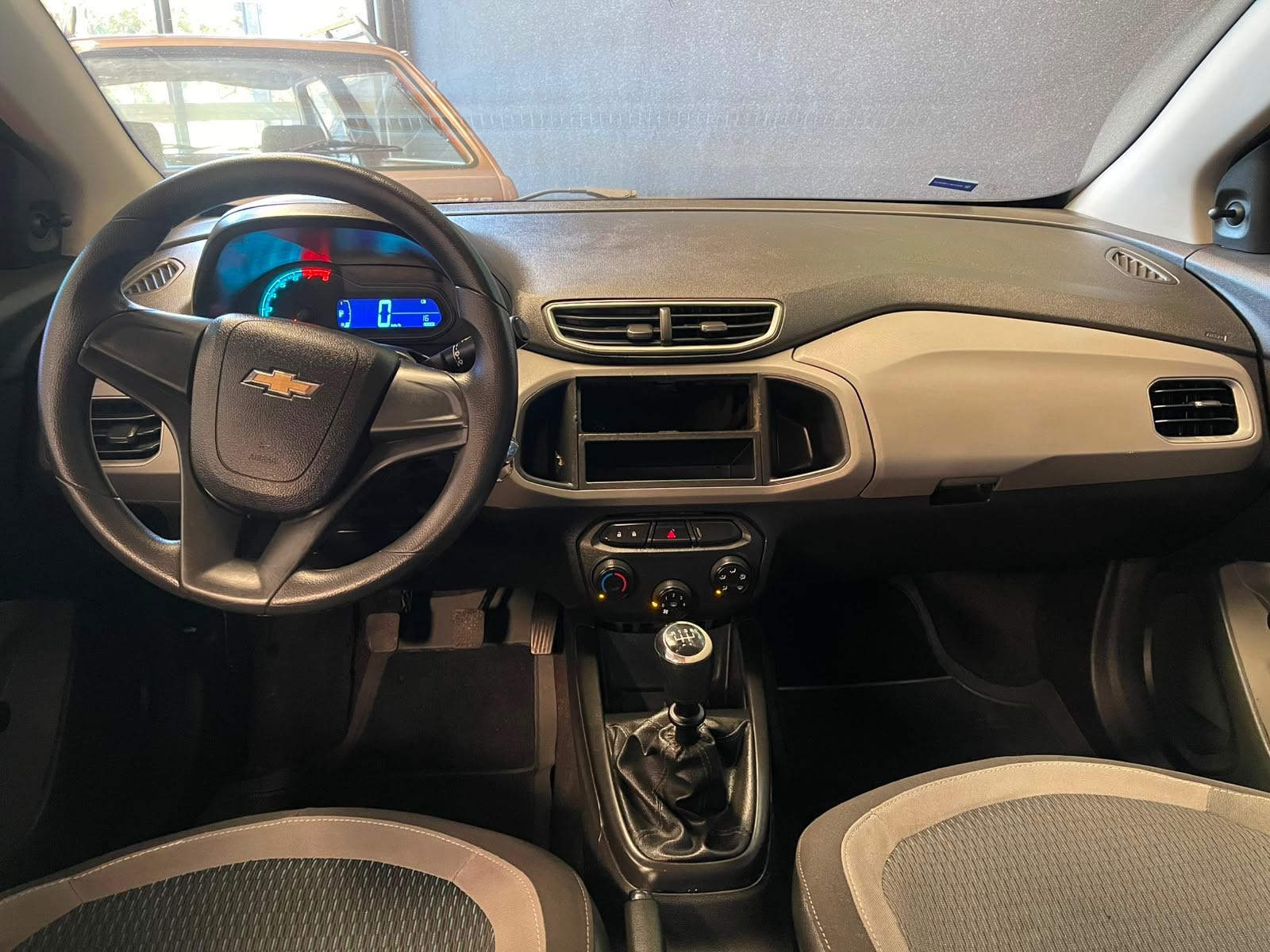 Foto 4 de Chevrolet Onix 1.0MT LS 2015