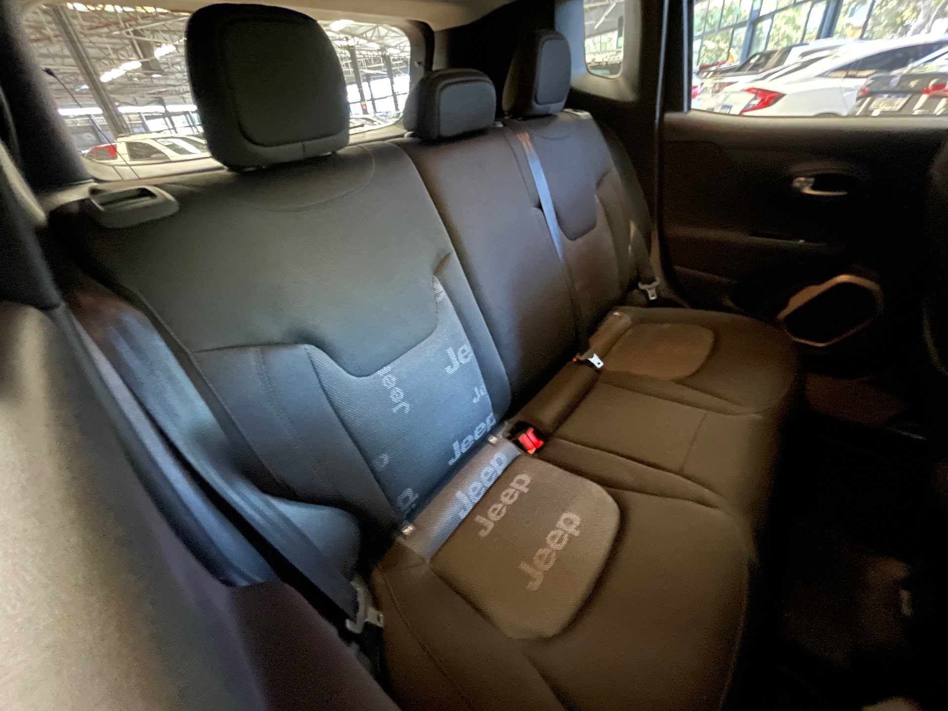 Foto 10 de Jeep Renegade LNGTD AT 2017