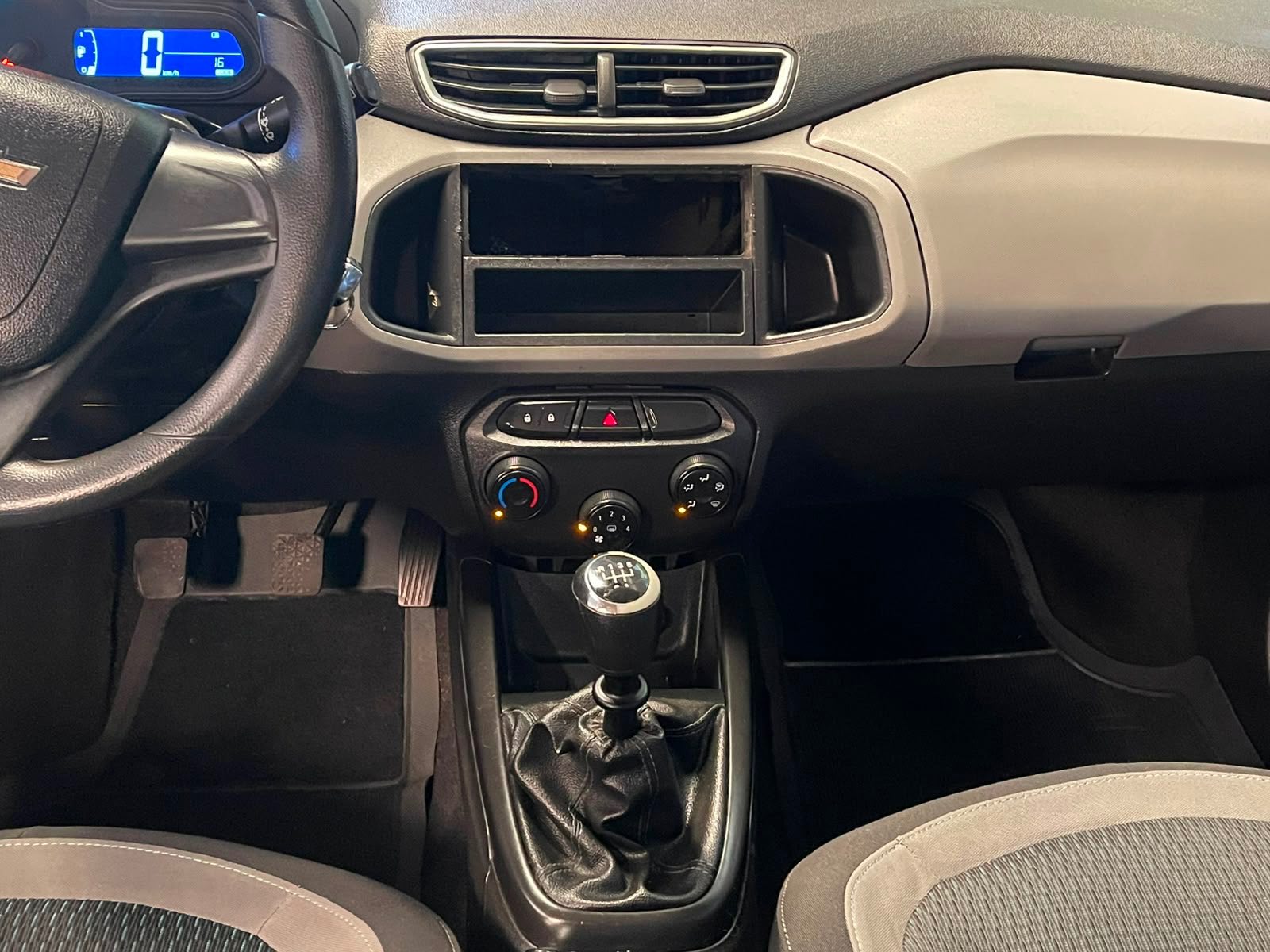Foto 6 de Chevrolet Onix 1.0MT LS 2015
