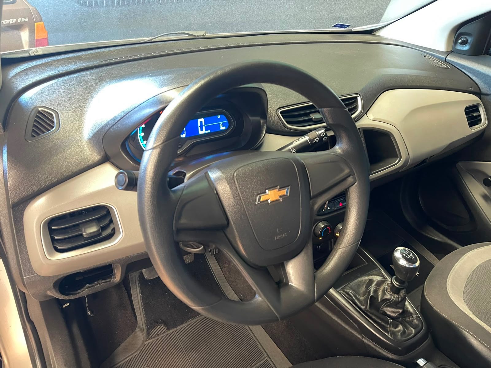 Foto 8 de Chevrolet Onix 1.0MT LS 2015