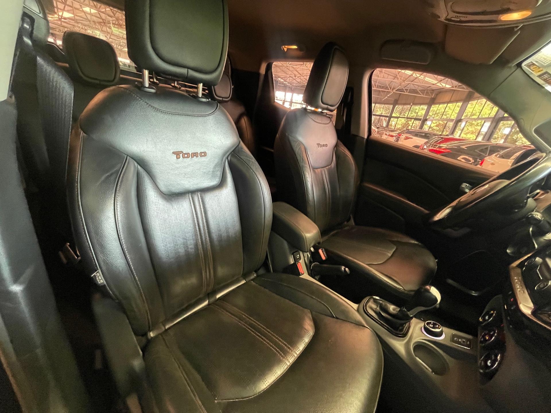 Foto 9 de Fiat Toro VOLCANO AT D4 2018