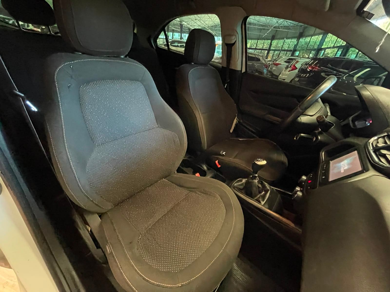 Foto 9 de Chevrolet Onix 1.0MT LT 2014
