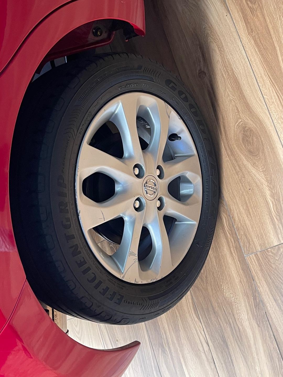 Foto 14 de Nissan March 10SV 2015