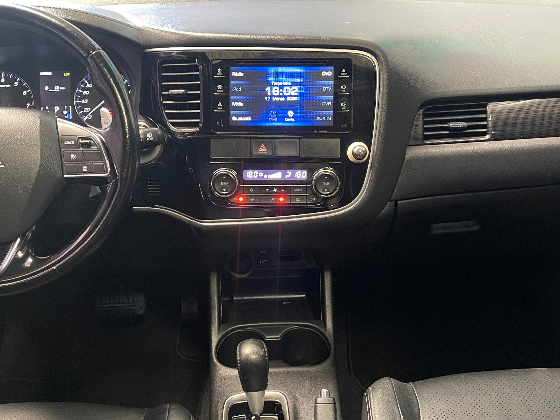 Foto 6 de Mitsubishi Outlander /MMC 3.0 GT 2016